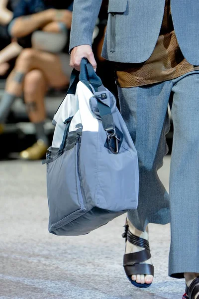 Look 50
